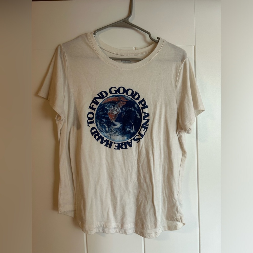 Old Navy Earth Day T-Shirt Size L